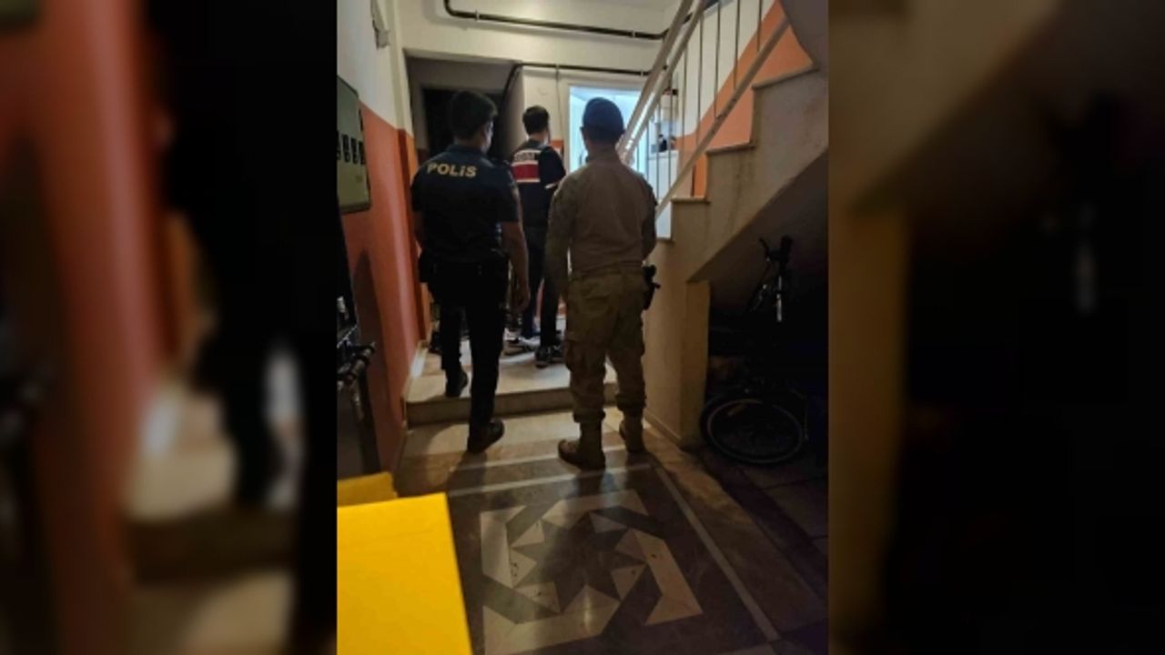 İzmir merkezli FETÖ operasyonunda 19 gözaltı