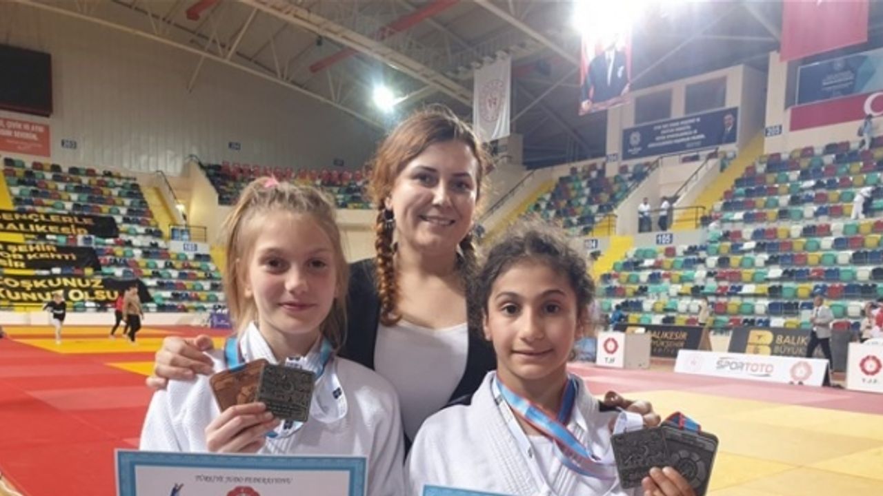 Kızlar Judoda 2 madalya aldı
