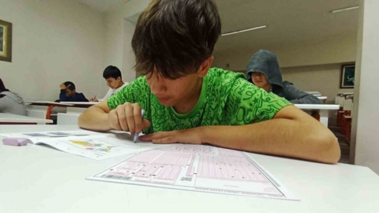 LGS sınavı öncesi anne babalara öğrencilere kaygıyı aşılamadan sınava gönderin tavsiyesi