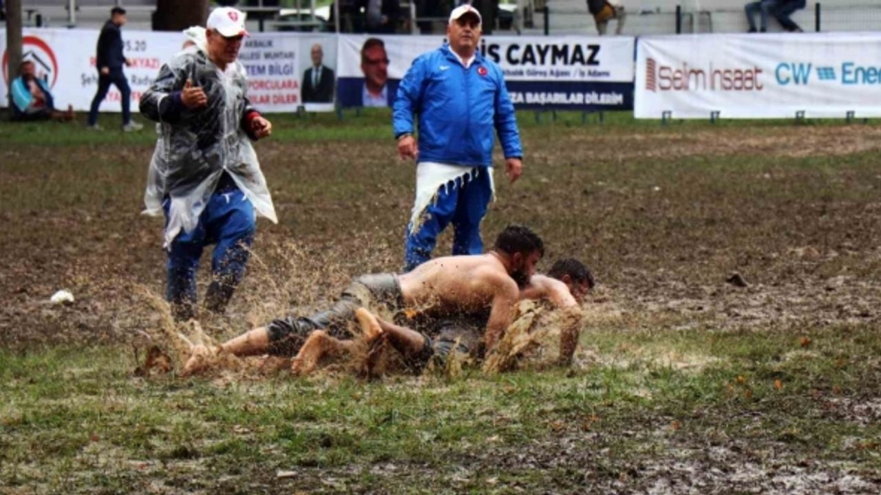 Tarihi Akyazı Akbalık Yağlı Güreşleri’nde başpehlivan Serdar Yıldırım oldu