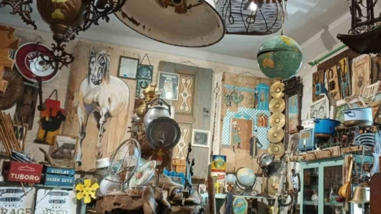 Tarihi çarşıda antikacı topluyor, cam ustası aslına uygun restore ediyor
