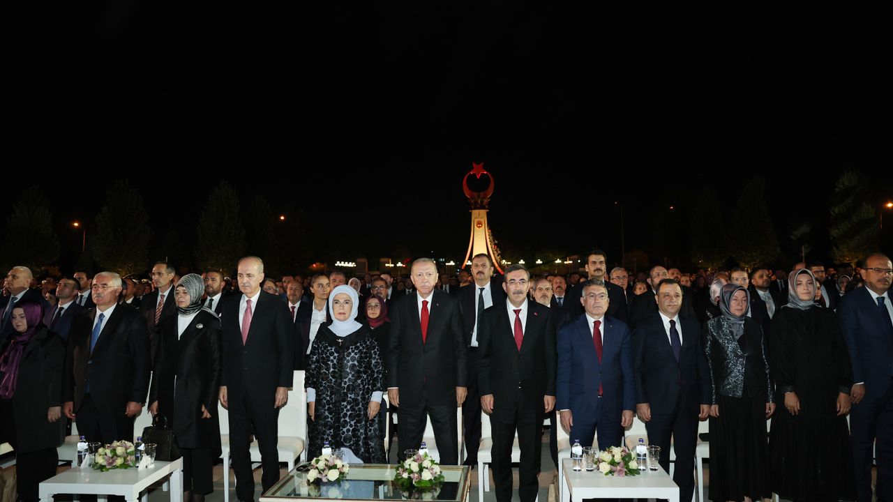 Cumhurbaşkanı Erdoğan: "Yıllarca kendi zaaflarını devletin siyaseti gibi sunanların devri kapanmıştır”