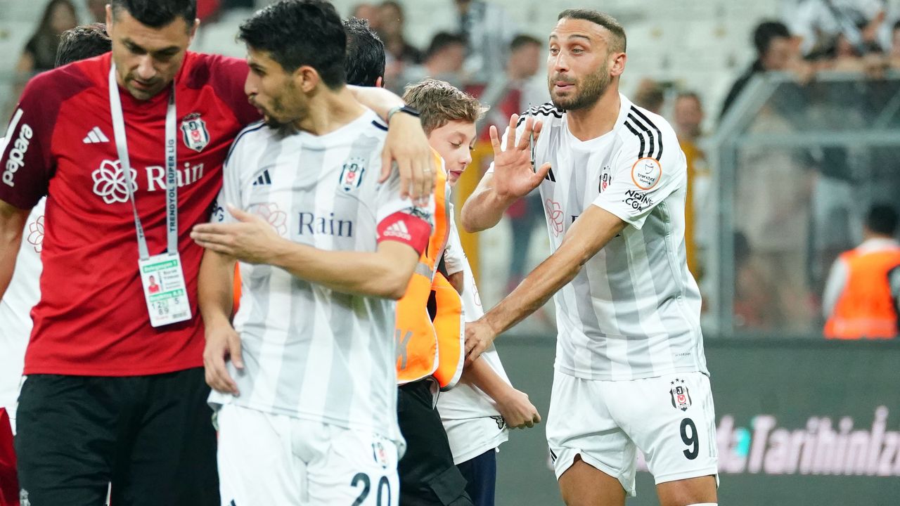 Cenk Tosun bu sezon Süper Lig’de ilk kez forma giydi