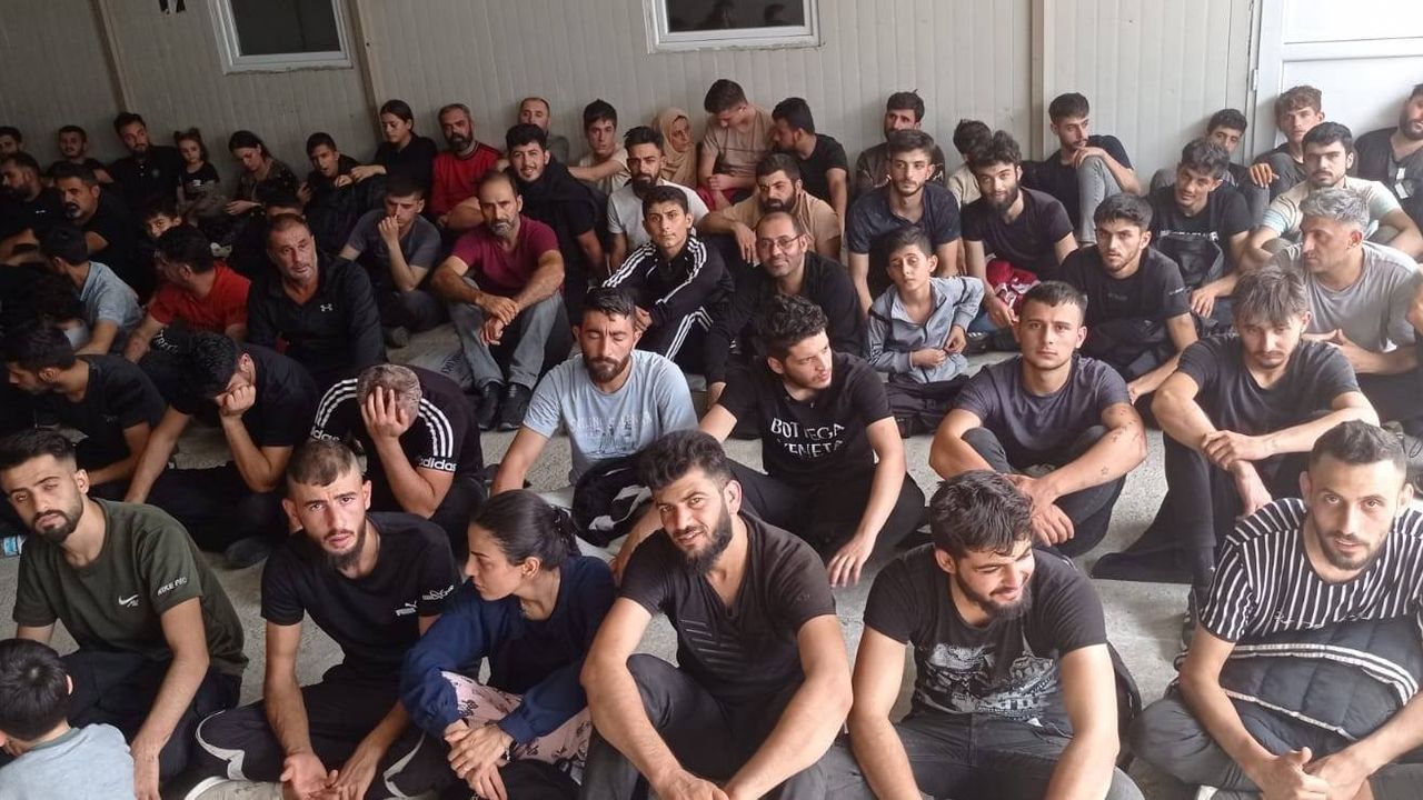 Edirne’den Bulgaristan’a geçmeye çalışan 89 göçmen yakalandı