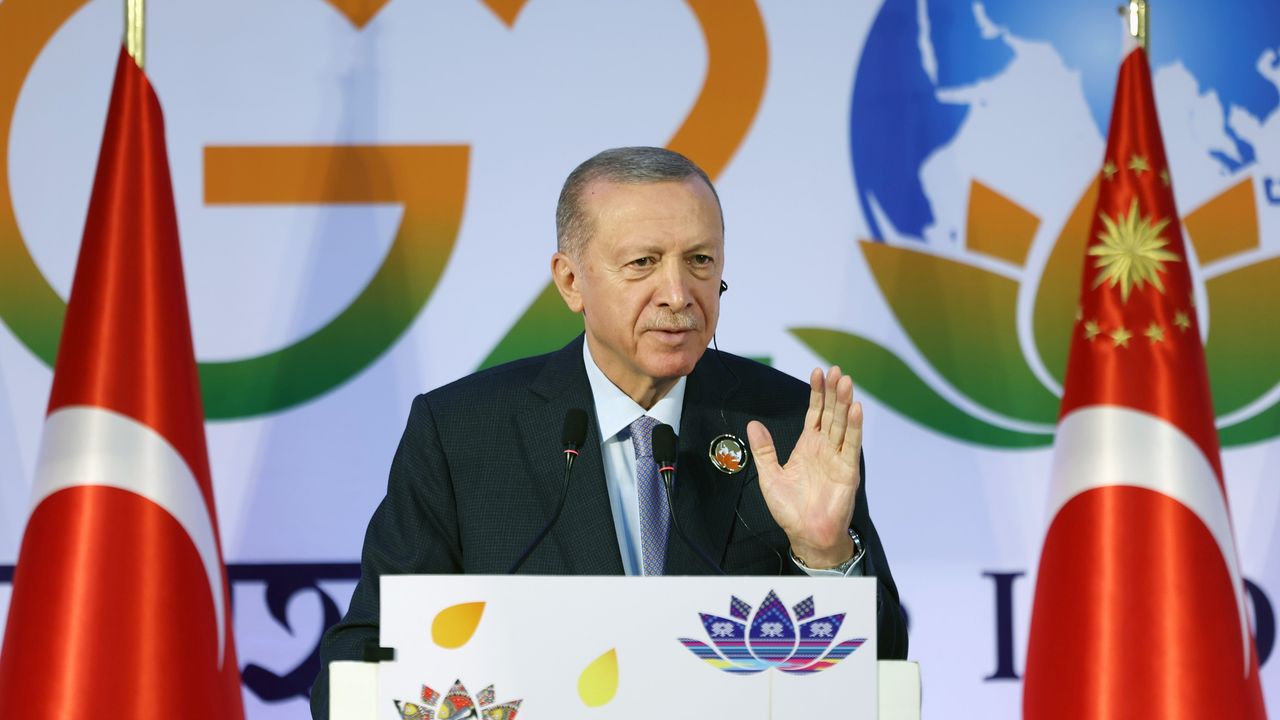 Cumhurbaşkanı Erdoğan: "5 üyenin iki dudağının arasına dünyayı sıkıştırmayalım"