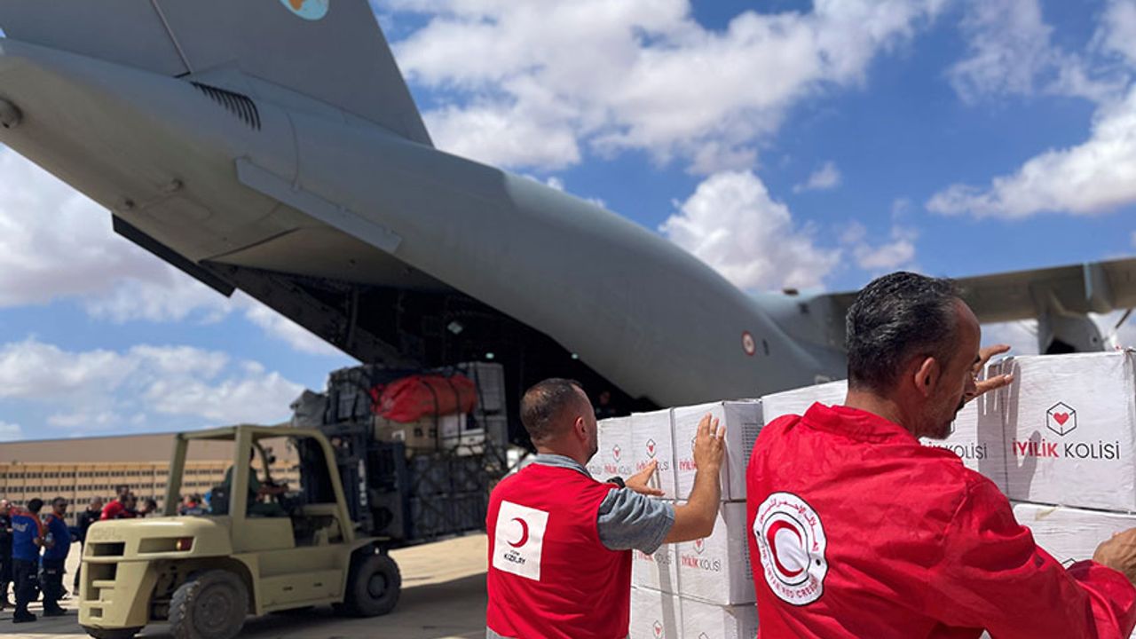 Türk Kızılay ekibi Libya’daki selzedelere yardım için bölgede