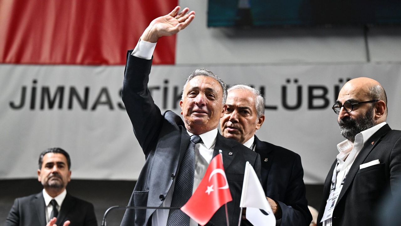 Ahmet Nur Çebi: “Beşiktaş’a aşığım, aşık”