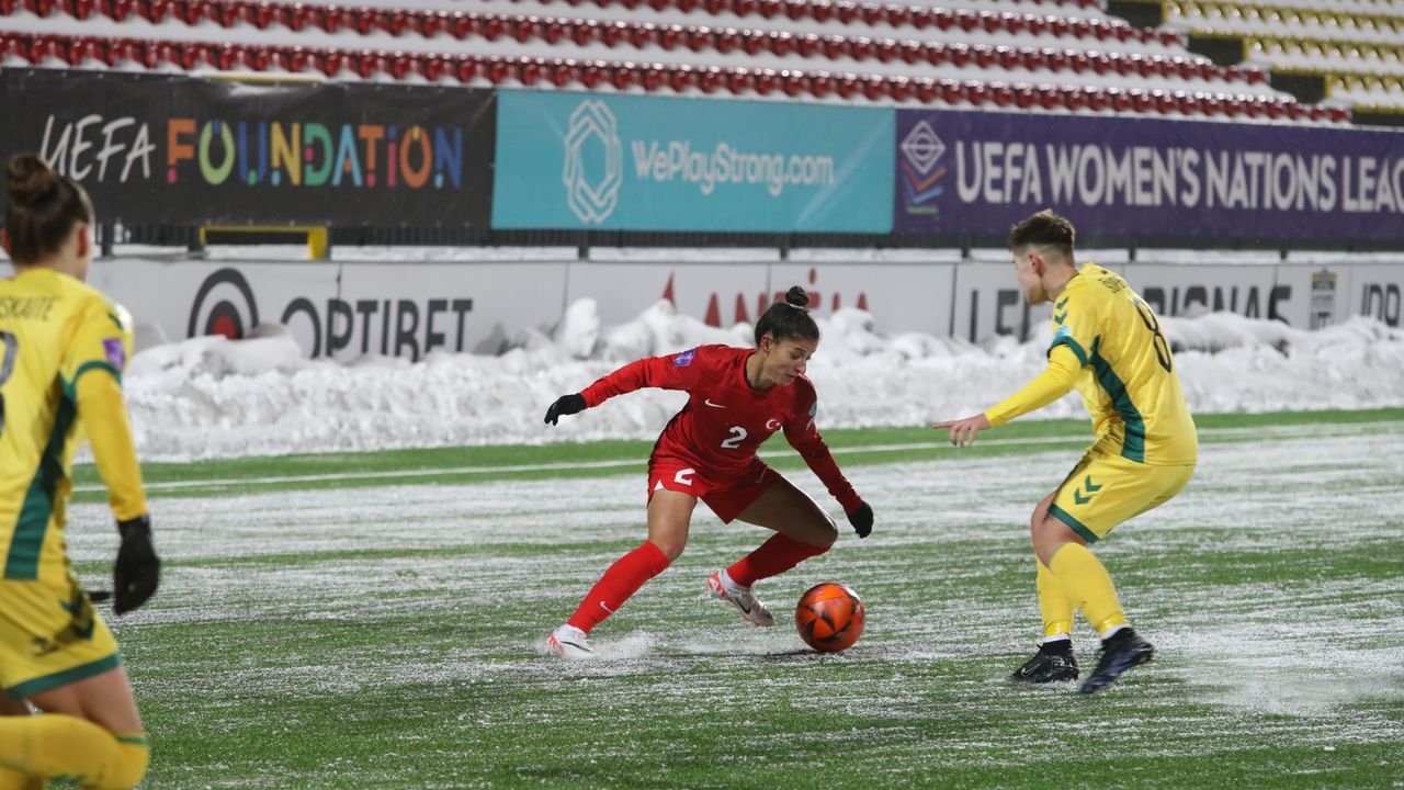 A Milli Kadın Futbol Takımı, Litvanya'yı farklı mağlup etti