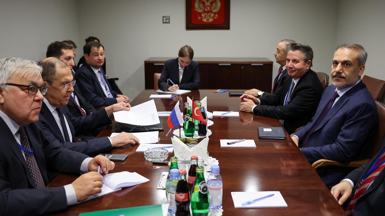 Dışişleri Bakanı Fidan, Sergey Lavrov ile görüştü