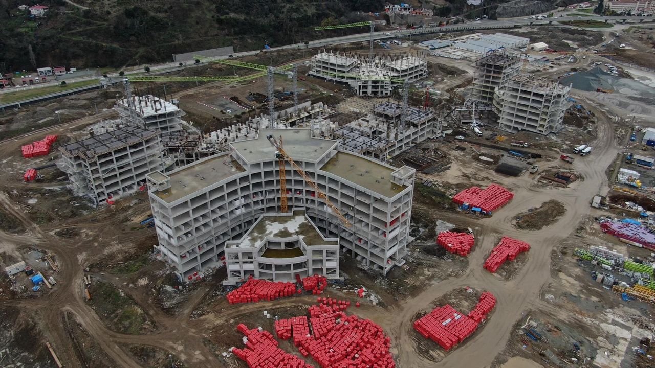 Trabzon Şehir Hastanesi'nin inşaatı yükseliyor