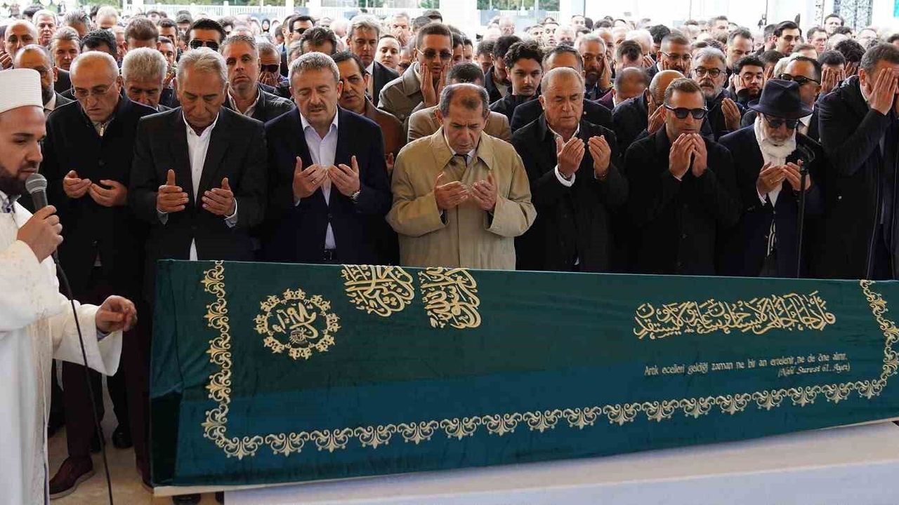 İbrahim Hatipoğlu'nun babası Münir Mustafa Hatipoğlu son yolculuğuna uğurlandı