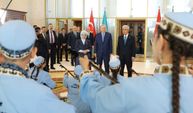 Kazak çocukları Erdoğan’ı Dombra ile karşıladı!