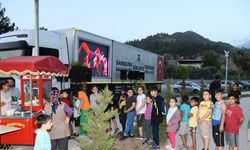 Osmaniye’de açık havada sinema keyfi