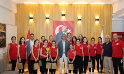 Marmaris Belediye Başkanı Oktay, başarılı sporcuları ağırladı