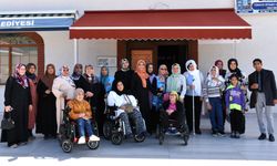 Engelleri aşıp camide buluştular