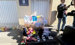 İsrail Büyükelçiliği önüne çocuk oyuncakları bırakıldı