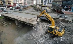 Rize’de şiddetli yağışlarda taşkınlara sebep olan köprüler yıkılıyor