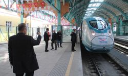 Temel Karamollaoğlu'nun “Bu hizmet değil” dediği hızlı tren hattı yolcu rekoru kırdı