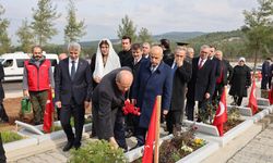Ersin Tatar, Kahramanmaraş'ta mezarlık ziyaretinde bulundu