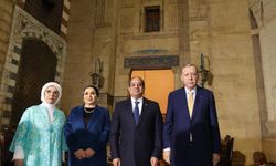 Cumhurbaşkanı Erdoğan, Kahire’de İmam Şafi Türbesi’ni ziyaret etti