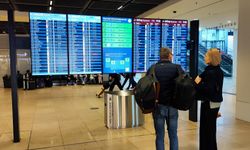 Havayolu personeli greve gitti 100 binden fazla yolcu perişan oldu!