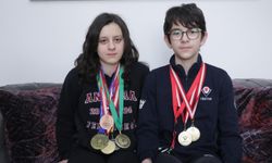 İki kardeş Avrupa Olimpiyatlarında matematikte madalya kazandı