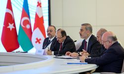 Türkiye, Gürcistan ve Azerbaycan Dışişleri Bakanları Bakü Bildirisini imzaladı
