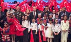 İstanbul'da 23 Nisan nedeniyle düzenlenen yarışmada dereceye girenler ödüllerine kavuştu