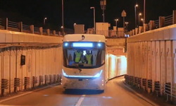 İstanbul’da 420 yolcu kapasiteli, elektrikli ve sürücüsüz metrobüsün test sürüşleri başladı.