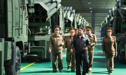 Kuzey Kore lideri Kim Jong-Un silah fabrikalarını denetliyor!