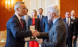 Stoltenberg: “Ukrayna’nın kendini savunma hakkı, Ukrayna dışındaki meşru askeri hedefleri vurmayı da içerir”