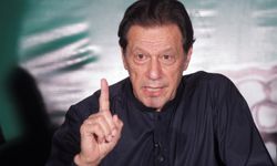 Pakistan'ın eski Başbakanı Khan, hakkındaki suçlamadan beraat etti