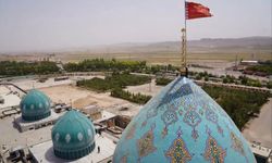 İran'da cami kubbesine “intikam bayrağı” çekildi