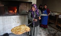 Bu köyde asırlardır köyün ekmek ihtiyacı, kadnılar tarafından imece usulü hazırlanıyor