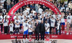 Anadolu Efes'e kupasını Cumhurbaşkanı Erdoğan verdi!