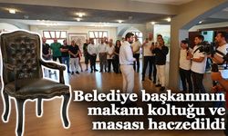 Belediye başkanının makam koltuğu ve masası haczedildi