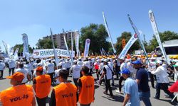 TÜRK-İŞ, bağlı olduğu sendikalarla birlikte Maliye Bakanlığına yürüdü