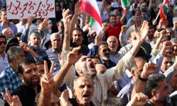 İran’da ABD’nin saldırıları protesto edildi: "Teslimiyet yok, ABD ile savaş"