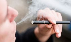 ABD'de Elektronik Sigara Kullanan Genç, Nadir Görülen "Patlamış Mısır" Hastalığına Yakalandı