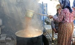 Selendi'de şifa kaynağı pekmez kaynatılmaya başlandı