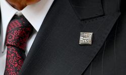 Bahçeli’nin Rozeti ve Yüzüğü Yine Gündemde!