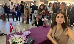 Sanatçı Rewşan, Hayranlarıyla Plak İmza Gününde Buluştu