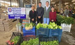 Sarıgöl Lisesi Öğrencileri Kendi Yetiştirdikleri Sebzeleri Pazarda Satıyor