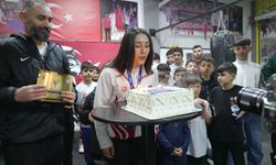 Kick Boks Dünya Şampiyonu Asuman Çığlıoğlu’na Coşkulu Karşılama