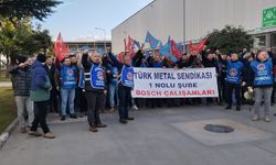 Bursa’da Otomotiv İşçilerinin Eylemi Sürüyor: MESS Zam Teklifini Güncelledi