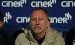 Beşiktaş’ın yenilmezlik serisi 10 maça çıktı! Beşiktaş taraftarı yönetimi istifaya davet etti