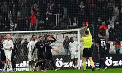 Kristjan Asllani ilk maçında kırmızı kart gördü