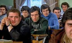 Hababam Sınıfı” filminin jeneriğinde hangi oyuncunun adı diğerlerinden önce yazar?