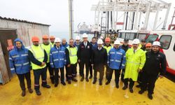 Bakan Bayraktar: Türkiye günlük 200 milyon metreküp gazı gemilerle alabilecek