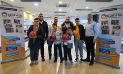 Baba oğul bowling turnuvası renkli anlara sahne oldu